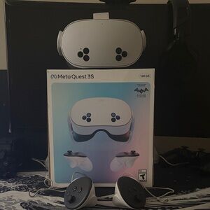 Meta VR Headset 3s 128GB in White and Black